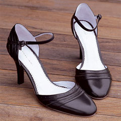 LAURA CLMENT Court Shoes
